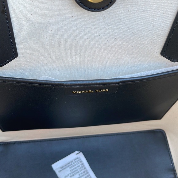 Brand new Micheal kors tote - Picture 5 of 7